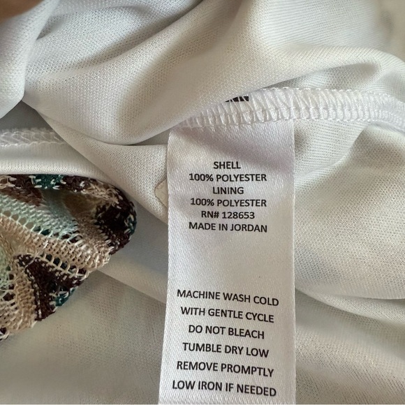 Women’s Chevron Patterned Top - Picture 4 of 10